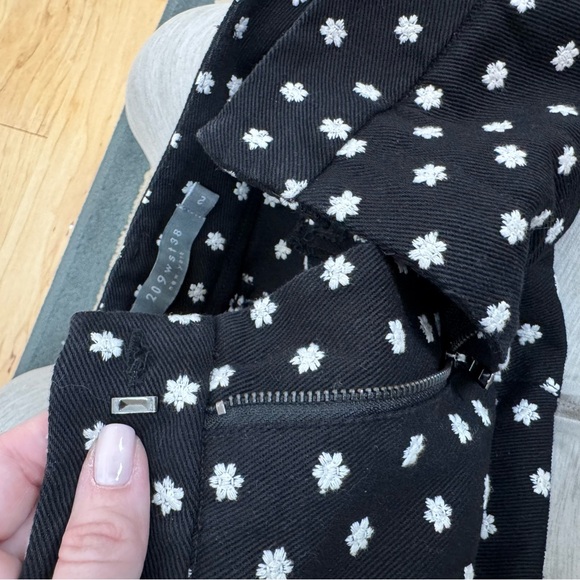 209wst38 Elegant Black and White Floral Mini Skirt - Picture 6 of 8